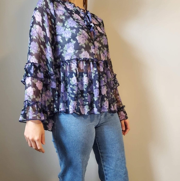 Long sleeve sheer floral blouse - Picture 5 of 6